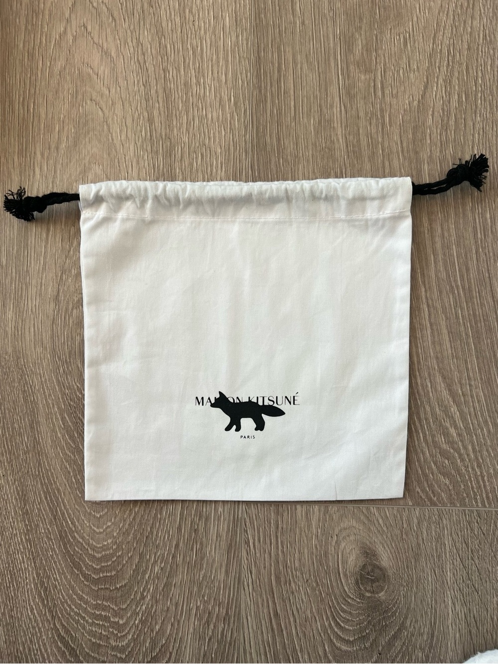 Maison Kitsune dust bag (C152)
